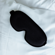 Mjuk sovmask i memory foam som formar sig efter ansiktet